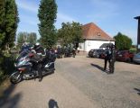 Motorradfahrer am Hotel Landhaus Nassau Meissen.JPG